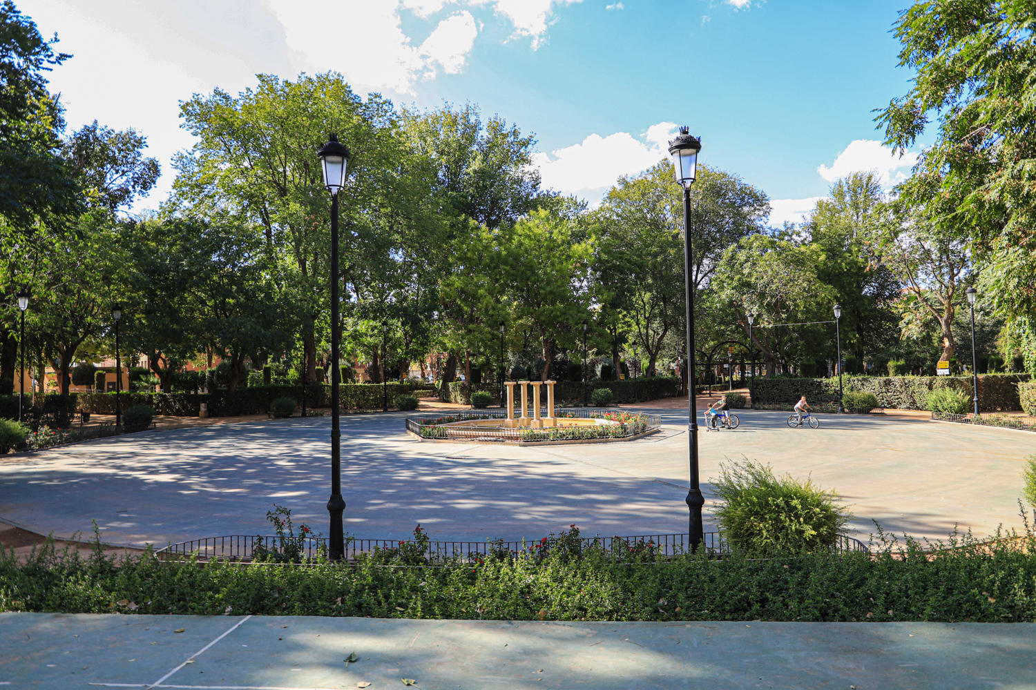 JARDINES DEL PARQUE DE LA CONSTITUCIÓN